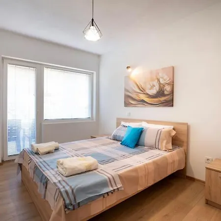 New In Quiet Area No 1 Apartment *